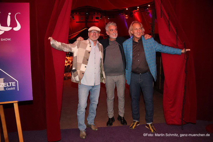 Richard Matthes ( Eigentümer von Bavaria Zelte), Spitzenkoch Mario Gamba und Dinnershow-Regisseur Sven Pawlitschko hatten zur Premiere des Dinner-Theater HULLIS ins neue Zelt am 06.11.2025 eingeladen (©Foto: Martin Schmitz) 